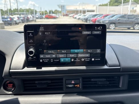 Used 2024 Honda Pilot TrailSport image 23
