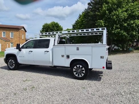 Used 2024 Chevrolet Silverado 2500 Custom w/ Custom Convenience Package AWD/4WD image 7
