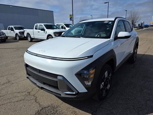 Used 2025 Hyundai Kona SEL image 2
