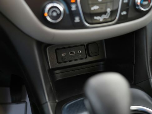 Used 2023 Chevrolet Equinox LS image 14