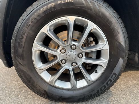 Used 2016 Jeep Grand Cherokee Limited w/ Trailer Tow Group IV AWD/4WD image 9