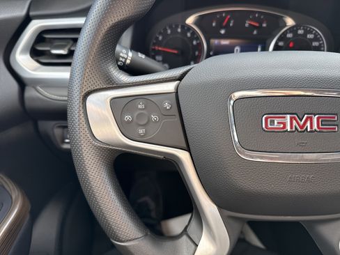 Used 2023 GMC Acadia SLE w/ Driver Convenience Package FWD image 22