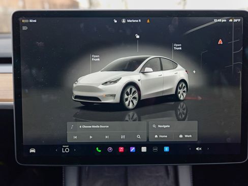 Used 2024 Tesla Model Y Long Range AWD/4WD image 45