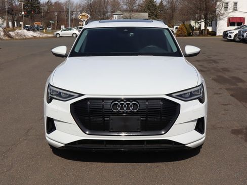 Used 2022 Audi e-tron Premium w/ Convenience Plus Package image 2