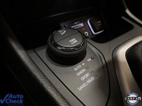 Used 2017 Jeep Cherokee Overland w/ Technology Group image 48