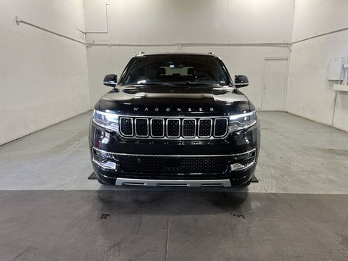 Used 2023 Jeep Wagoneer L Series II AWD/4WD image 3