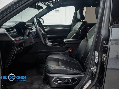Used 2021 Jeep Grand Cherokee L Overland w/ Luxury Tech Group IV AWD/4WD image 12