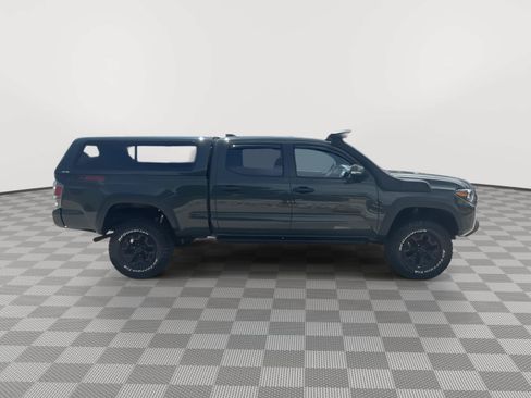 Used 2022 Toyota Tacoma TRD Off-Road AWD/4WD image 16