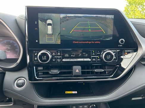 Used 2024 Toyota Highlander Limited AWD/4WD image 21