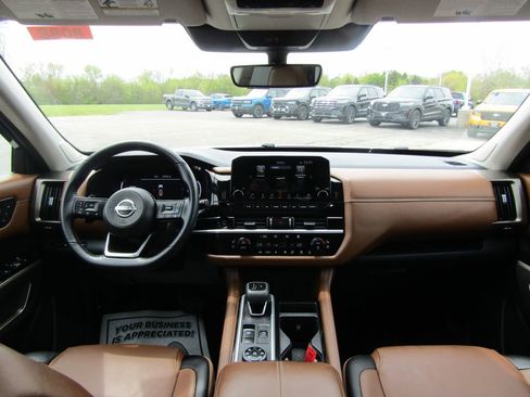 Used 2025 Nissan Pathfinder Platinum w/ Cargo Package AWD/4WD image 15