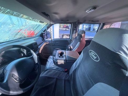 Used 2002 Ford F350 Lariat image 3