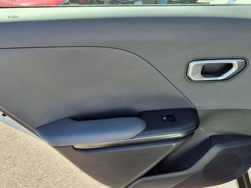 Used 2025 Kia K4 LXS image 11
