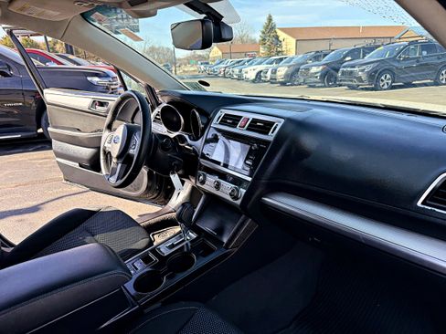 Used 2017 Subaru Outback 2.5i Premium image 20