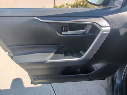 Used 2025 Toyota RAV4 XLE AWD/4WD image 9