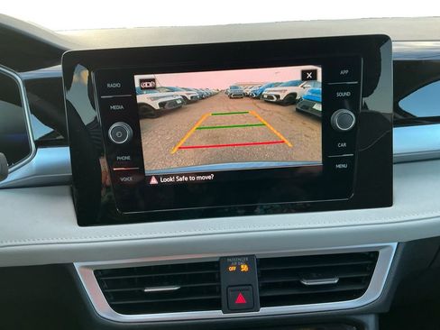 New 2025 Volkswagen Taos SE image 17