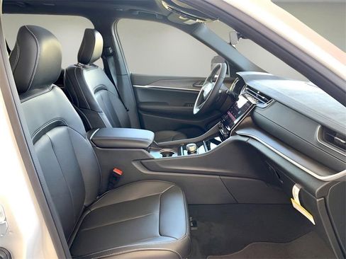 New 2025 Jeep Grand Cherokee L Limited w/ Black Appearance Package image 34