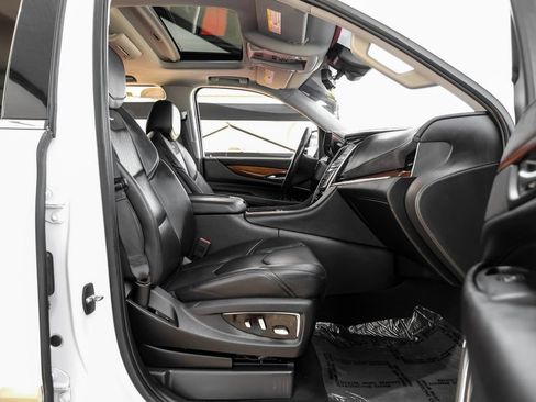 Used 2019 Cadillac Escalade ESV Premium Luxury RWD image 36