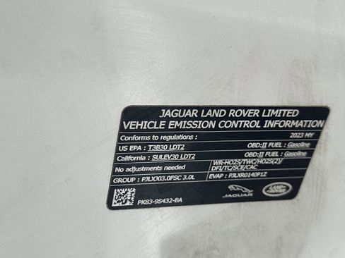 Used 2023 Jaguar F-PACE R-Dynamic S image 21