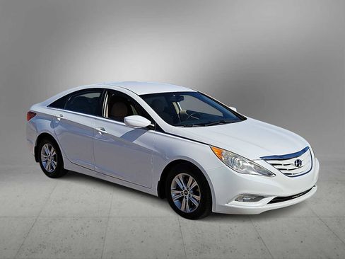 Used 2013 Hyundai Sonata GLS w/ Popular Equipment Pkg image 2