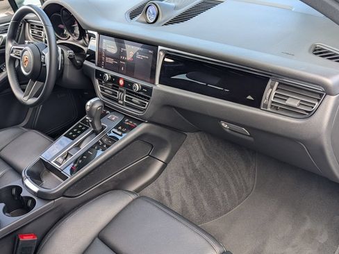 Certified 2025 Porsche Macan AWD/4WD image 13