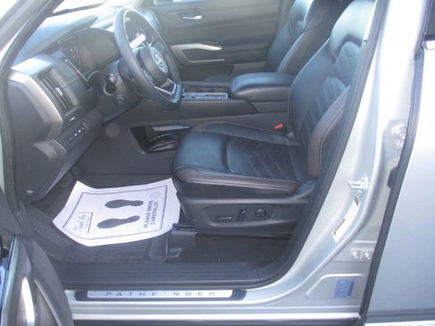 Used 2024 Nissan Pathfinder Platinum w/ Cargo Package image 12