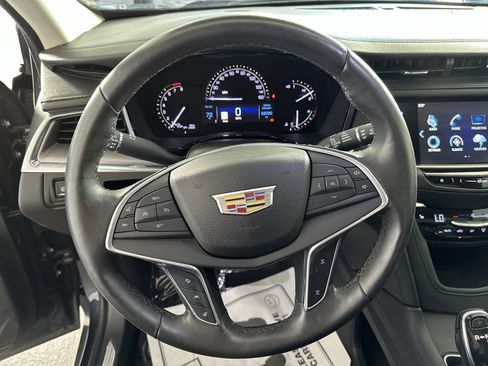 Used 2017 Cadillac XT5 Luxury w/ Driver Awareness Package image 18