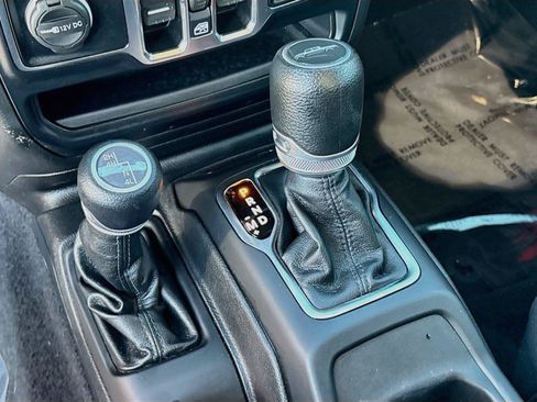 Used 2023 Jeep Gladiator Sport AWD/4WD image 16