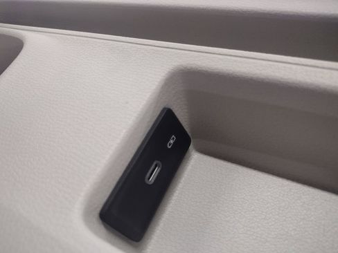 New 2025 Volkswagen ID. Buzz 1st Edition image 13