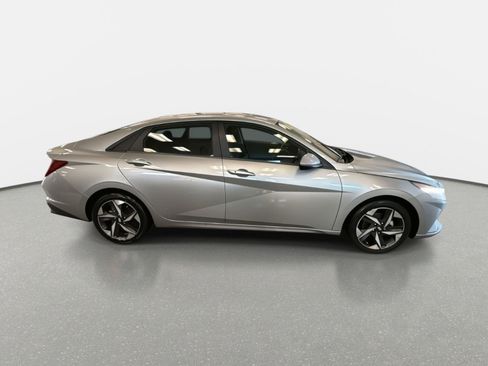 Used 2023 Hyundai Elantra SEL w/ Convenience Package image 4