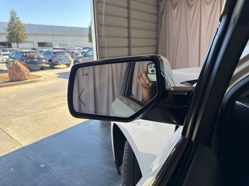 Used 2018 Chevrolet Tahoe LT w/ LT Signature Package RWD image 21