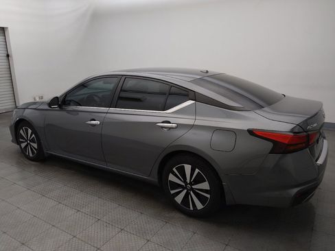 Used 2021 Nissan Altima 2.5 SV w/ SV Premium Package FWD image 3