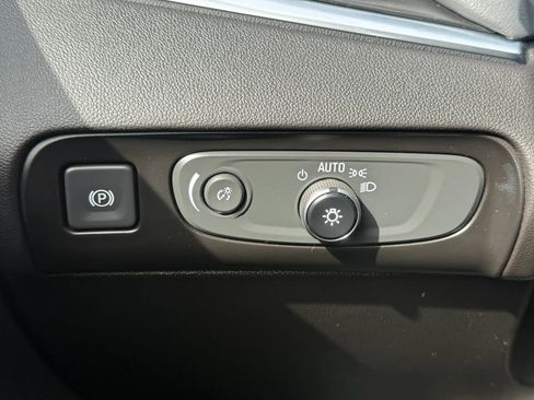 Used 2020 Buick Enclave Premium w/ Sun and Sites Package image 43