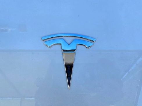 Used 2021 Tesla Model Y Long Range image 22
