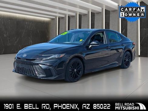 Used 2025 Toyota Camry SE FWD image 1