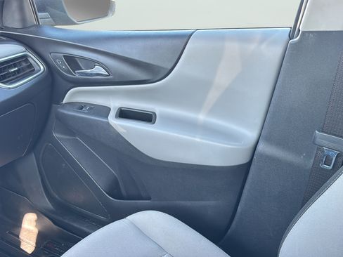 Used 2018 Chevrolet Equinox LS AWD/4WD image 17