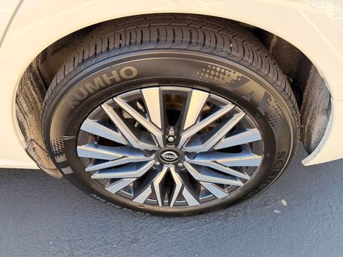 Used 2025 Nissan Altima 2.5 SV FWD image 22