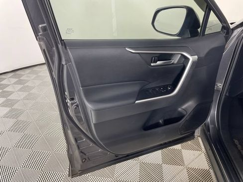 Used 2019 Toyota RAV4 XLE w/ Convenience Package AWD/4WD image 12