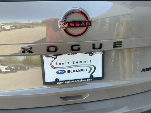 Used 2025 Nissan Rogue SV AWD/4WD image 4