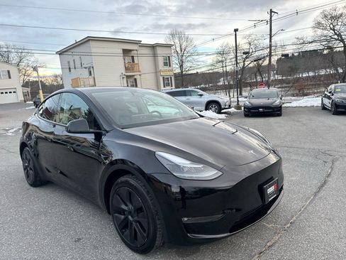 Used 2024 Tesla Model Y Long Range image 5