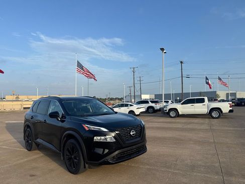 Certified 2023 Nissan Rogue SV w/ SV Premium B Package FWD image 2