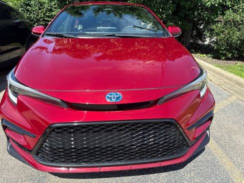 Used 2023 Toyota Corolla SE w/ SE Package FWD image 3