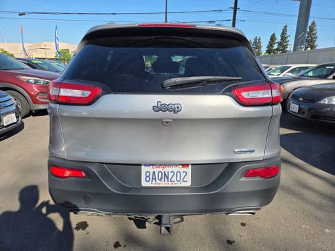 Used 2017 Jeep Cherokee Latitude w/ Comfort/Convenience Group image 3