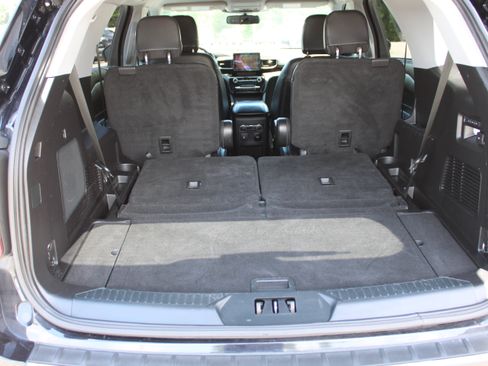 Used 2021 Ford Explorer Limited w/ Equipment Group 301A RWD image 13