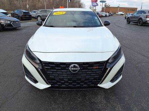 Used 2023 Nissan Altima 2.5 SR w/ SR Premium Package image 3