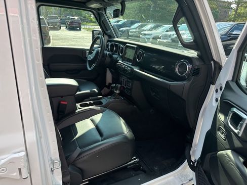 Used 2023 Jeep Wrangler Altitude image 65