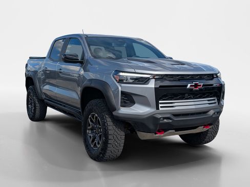 Used 2024 Chevrolet Colorado ZR2 w/ Technology Package AWD/4WD image 2