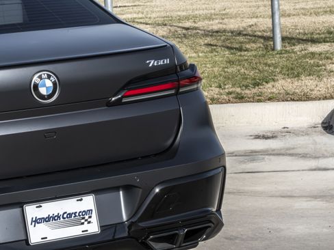 Certified 2024 BMW 760i xDrive w/ Executive Package image 8