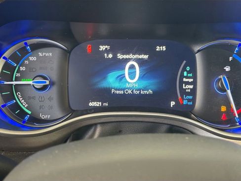 Used 2024 Chrysler Pacifica Limited FWD image 15