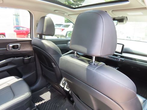 Used 2025 Kia Sorento SX AWD/4WD image 35