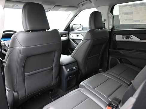New 2025 Ford Explorer Active w/ Active Comfort Package image 2